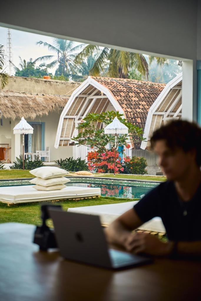 Dream Cowork Hotel Kuta  Экстерьер фото